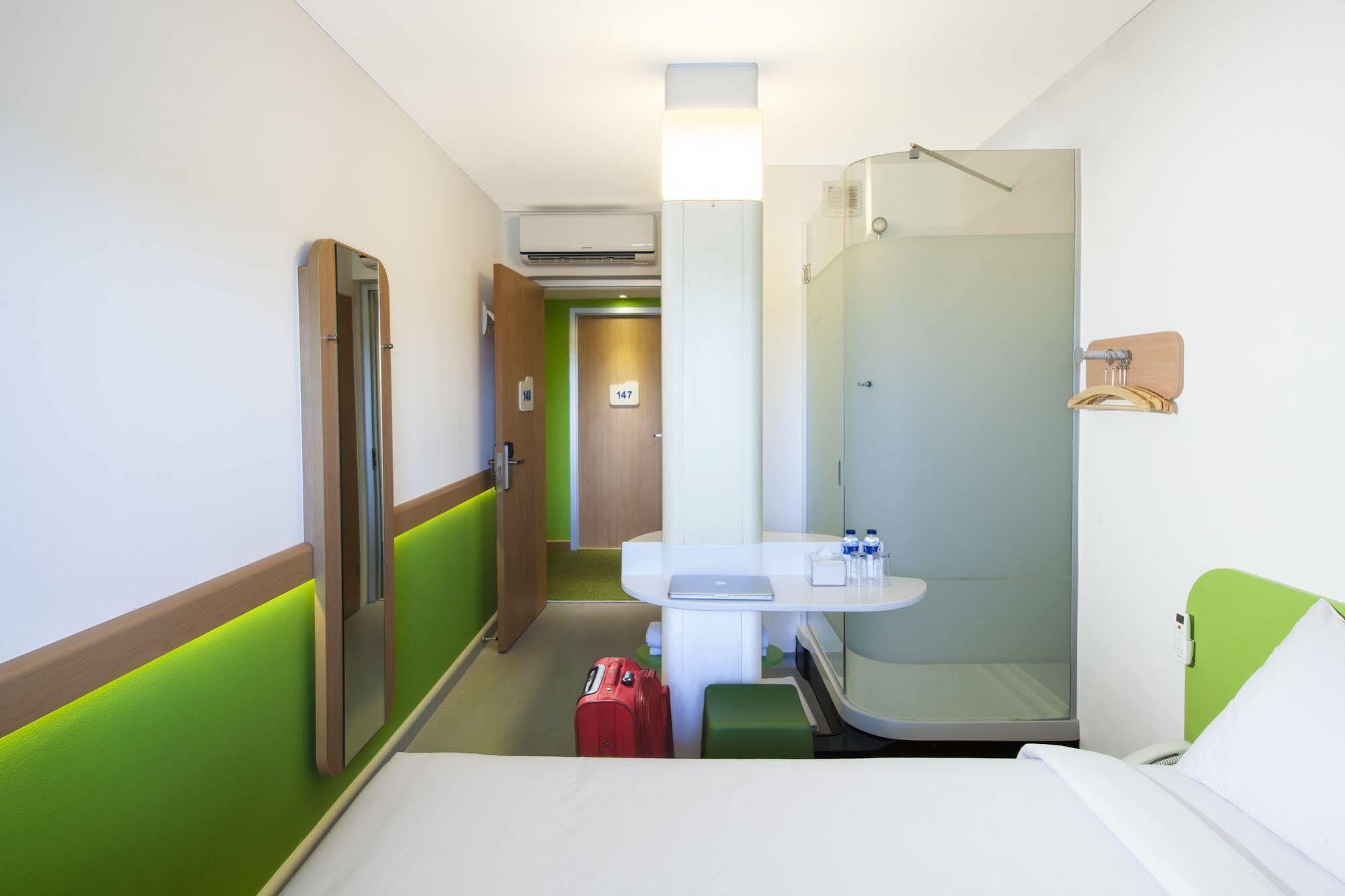 Cordia Hotel Makassar Airport Manda Экстерьер фото